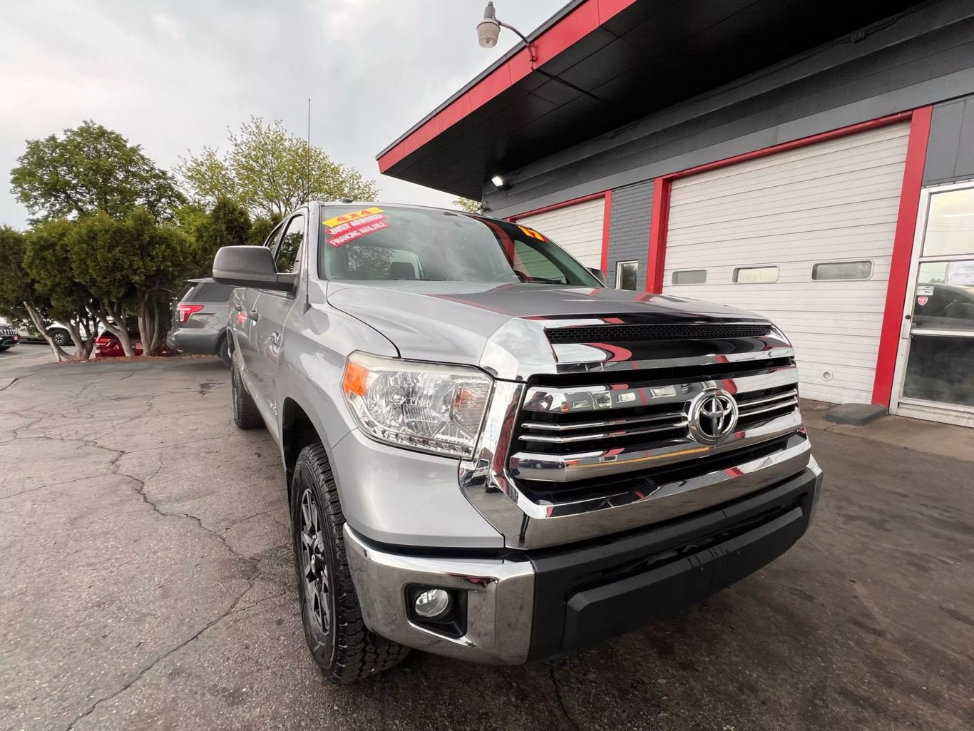 2017 Toyota Tundra Crewmax - Image 3