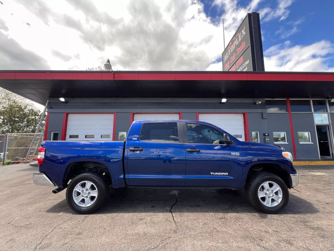 2014 Toyota Tundra Crewmax - Image 1