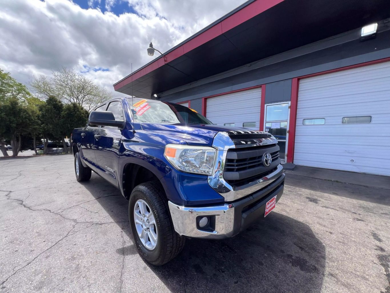 2014 Toyota Tundra Crewmax - Image 2
