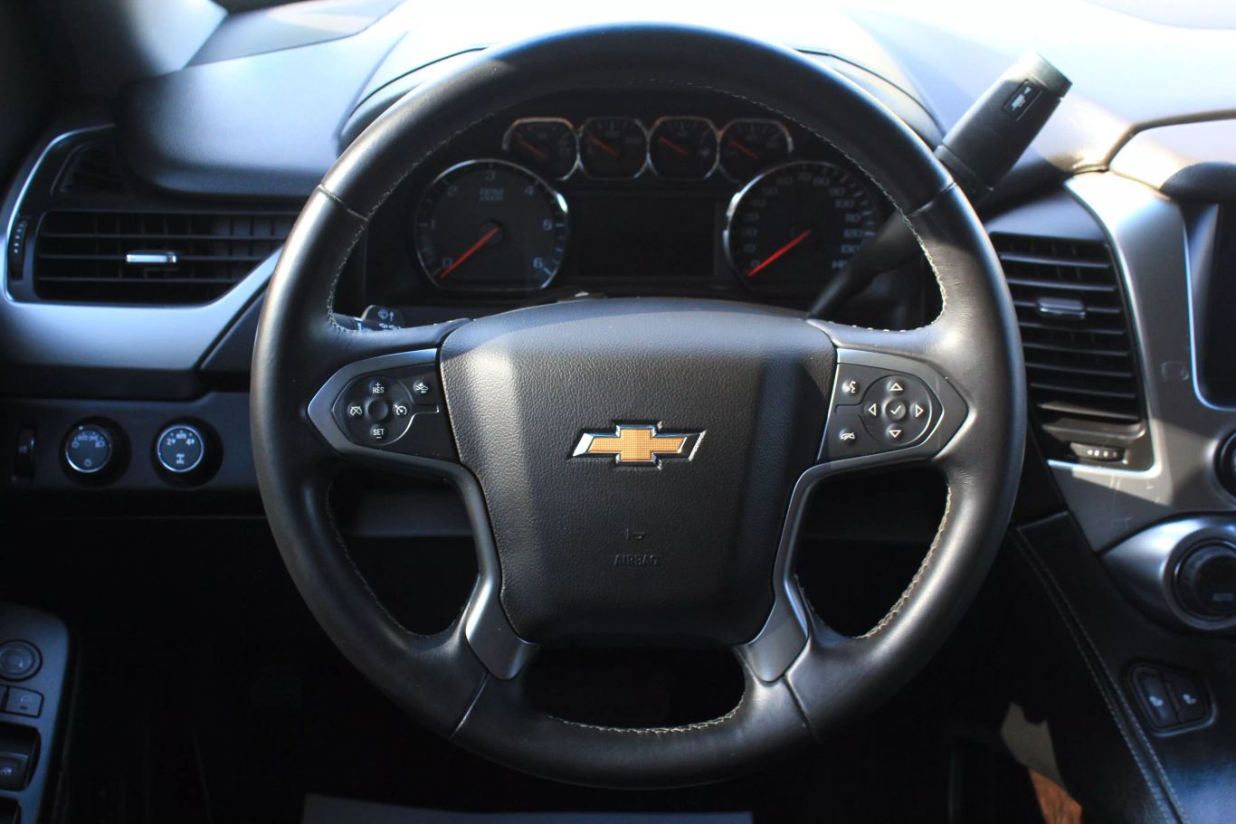 2015 Chevrolet Suburban Lt Sport Utility 4d - Image 14
