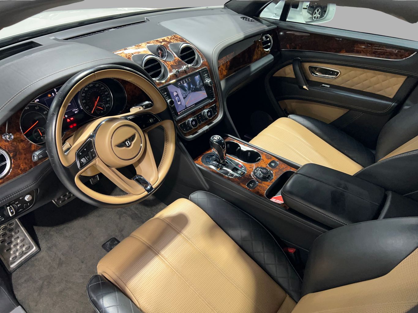 2018 BENTLEY BENTAYGA SEDAN W12, TWIN TURBO, 6.0 LITER W12 SIGNATURE SEDAN 4D