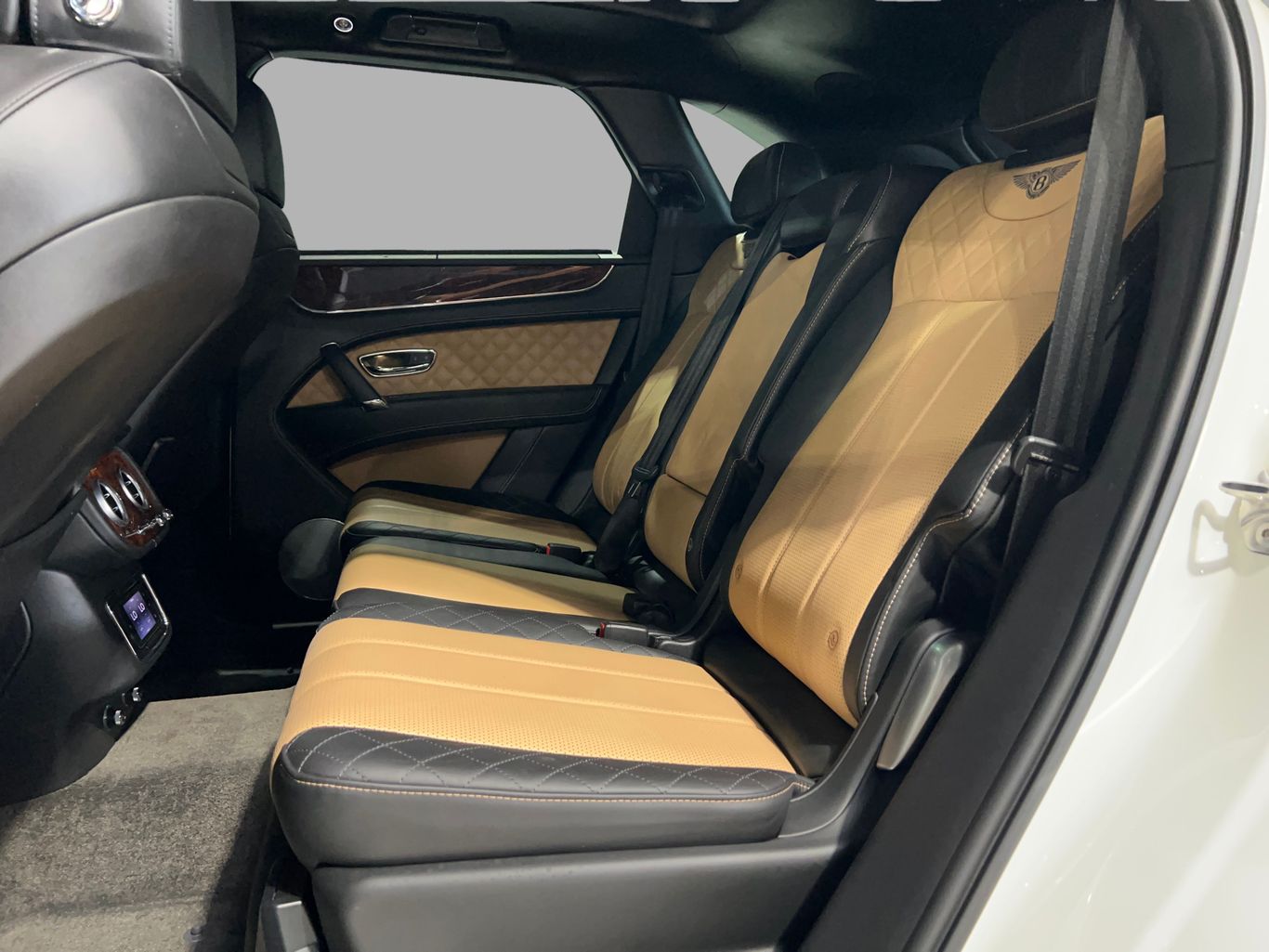 2018 BENTLEY BENTAYGA SEDAN W12, TWIN TURBO, 6.0 LITER W12 SIGNATURE SEDAN 4D