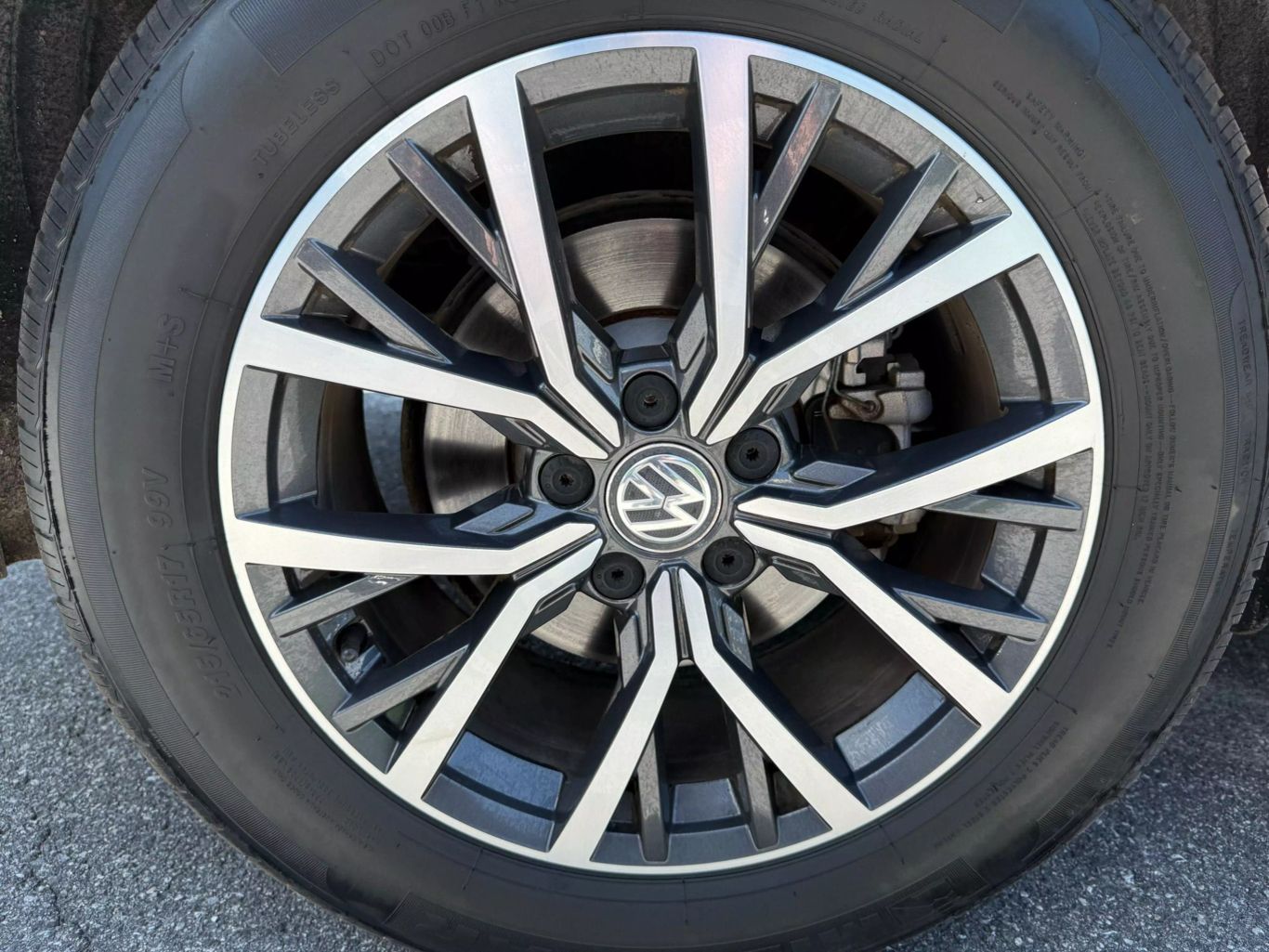 2019 VOLKSWAGEN TIGUAN SUV 4-CYL, TURBO, 2.0 LITER 2.0T SE SPORT UTILITY 4D