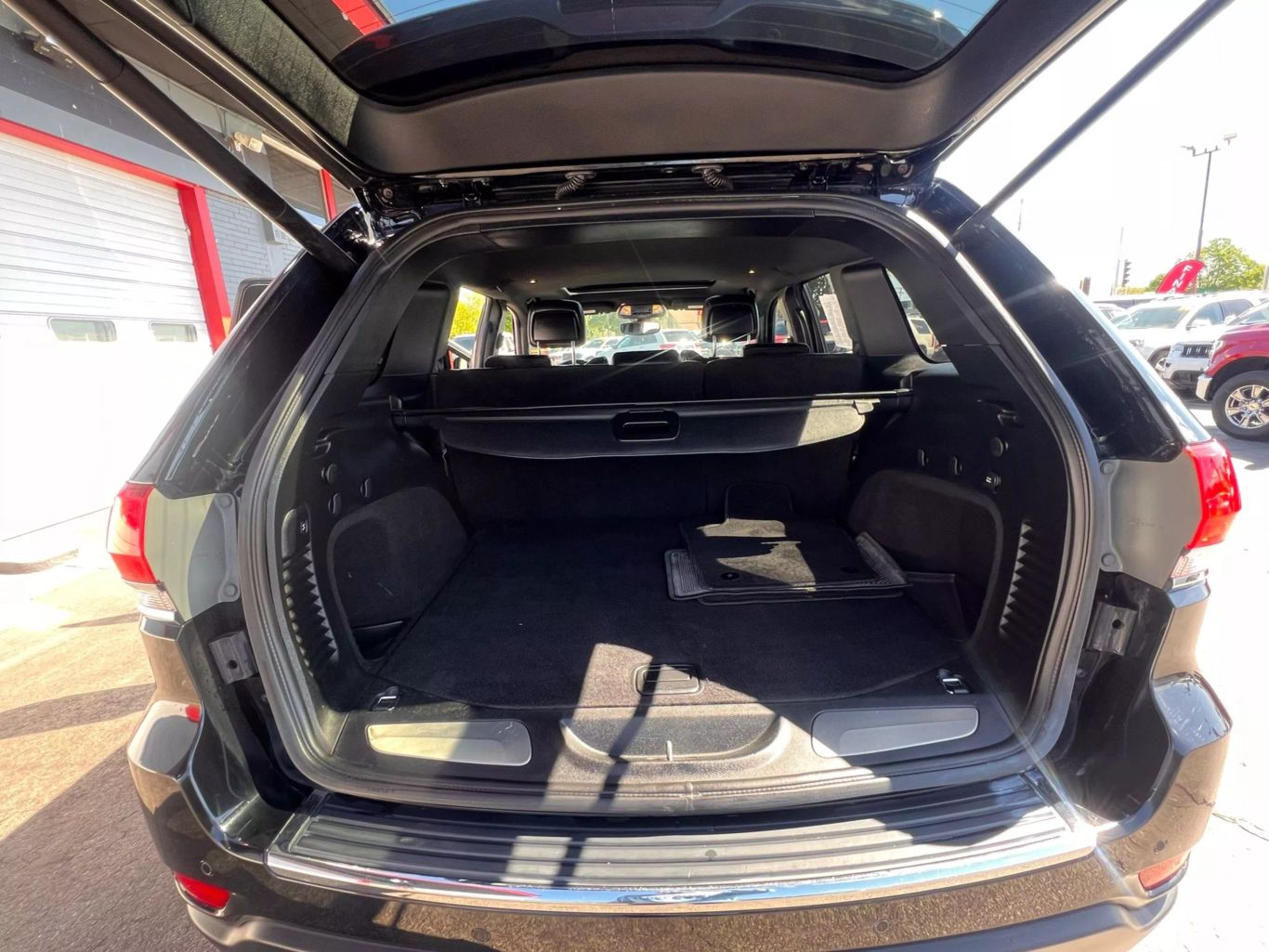 2019 Jeep Grand Cherokee - Image 13