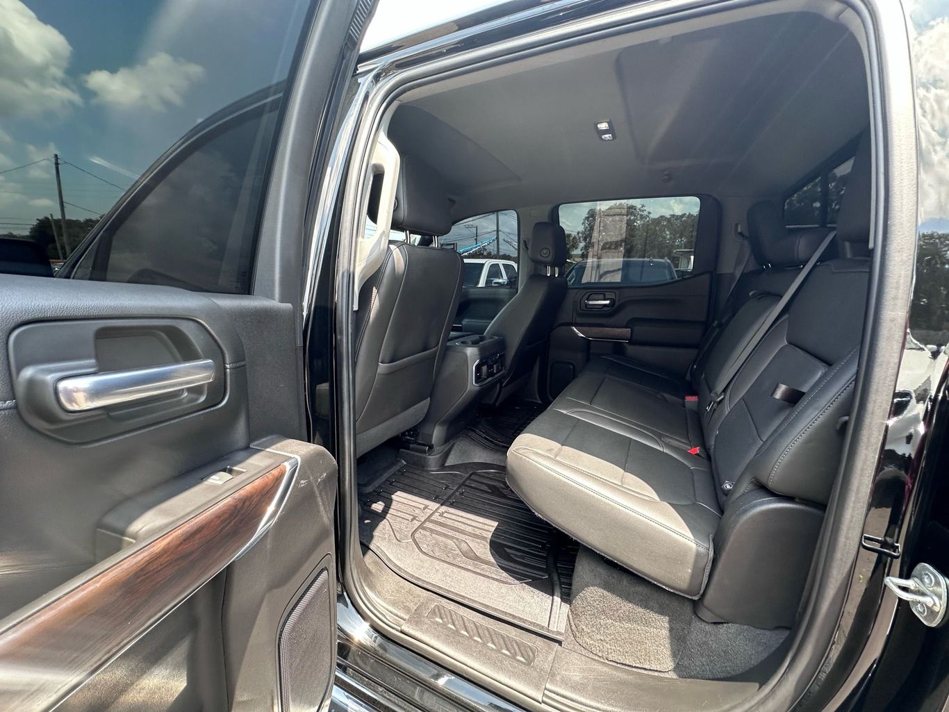 2020 GMC SIERRA 1500 CREW CAB PICKUP V8, ECOTEC3, DFM, 5.3 LITER SLT PICKUP 4D 5 3/4 FT - Tampa Motor Cars