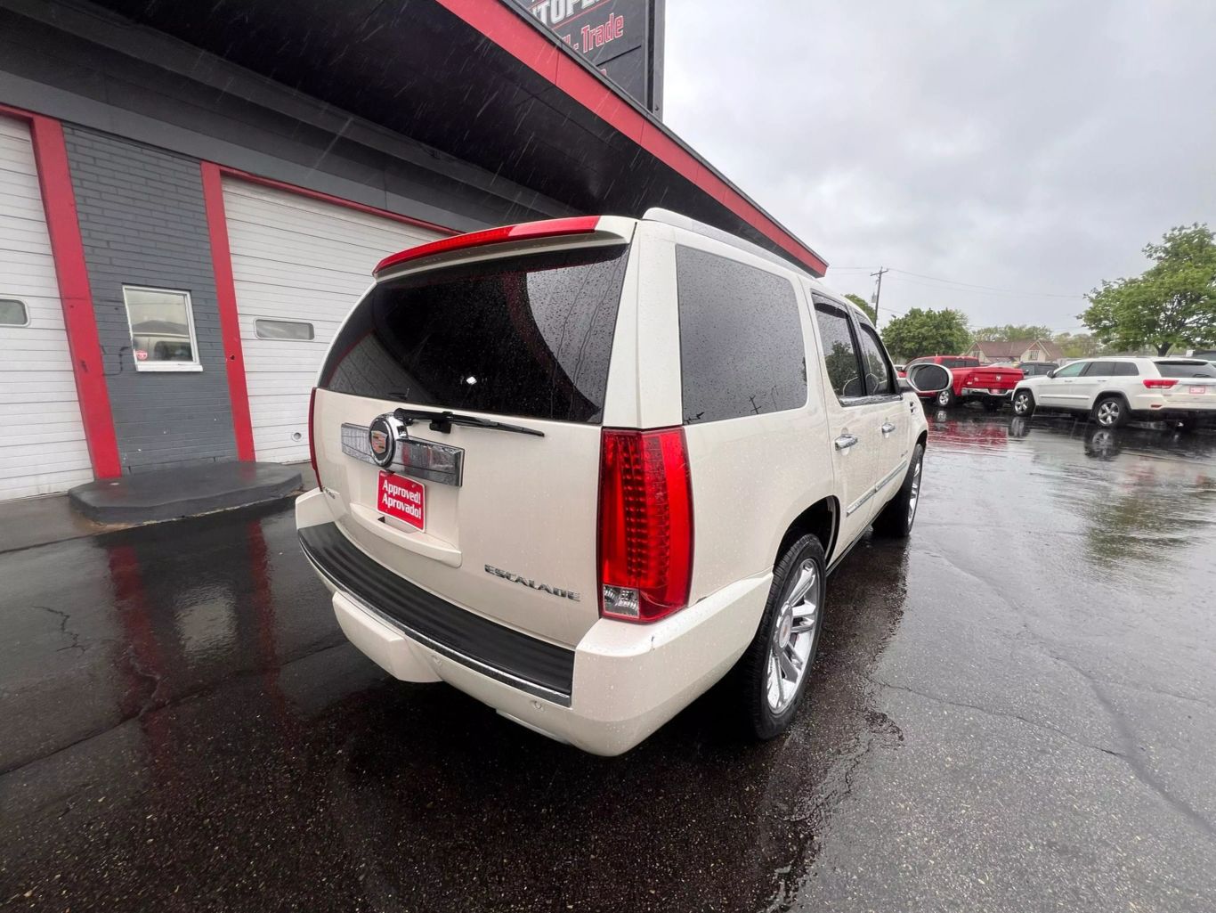 2013 Cadillac Escalade - Image 10