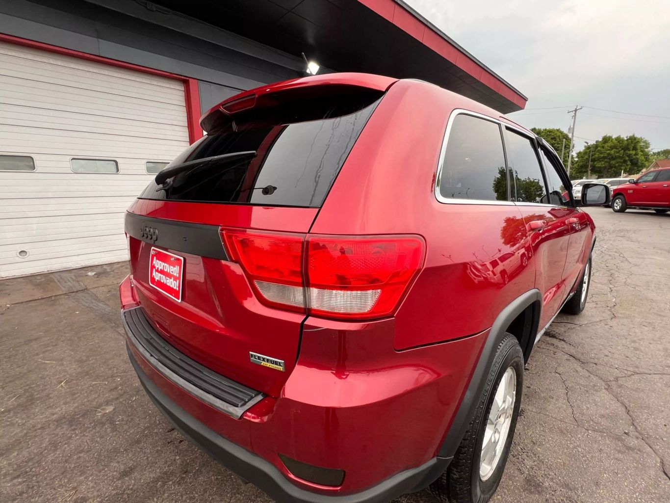 2011 Jeep Grand Cherokee - Image 10