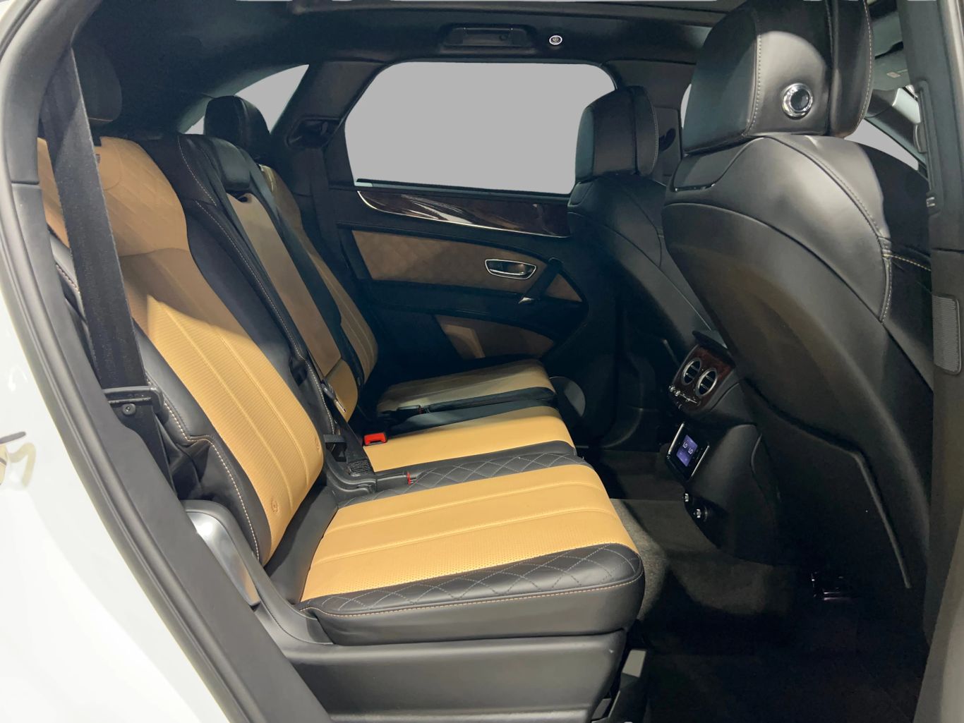 2018 BENTLEY BENTAYGA SEDAN W12, TWIN TURBO, 6.0 LITER W12 SIGNATURE SEDAN 4D
