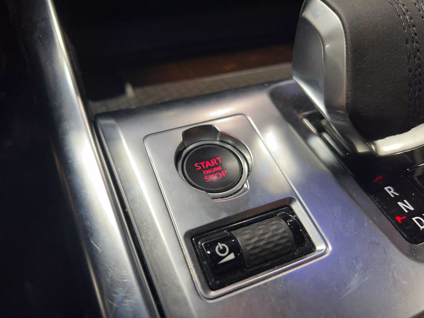 2022 JAGUAR XF SEDAN 4-CYL, TURBO, 2.0 LITER P300 R-DYNAMIC SE SEDAN 4D