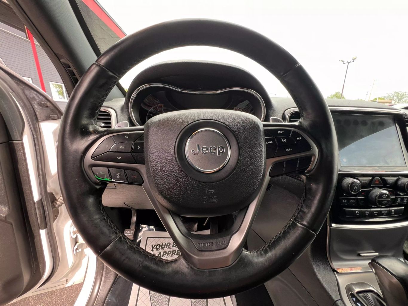 2019 Jeep Grand Cherokee - Image 16