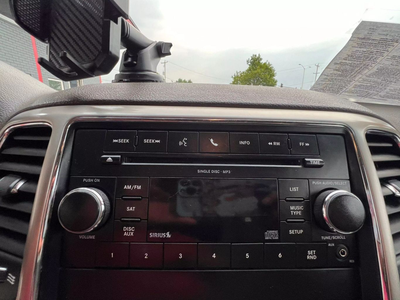 2011 Jeep Grand Cherokee - Image 17