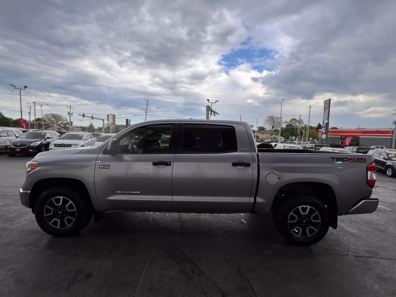 2017 Toyota Tundra Crewmax - Image 7