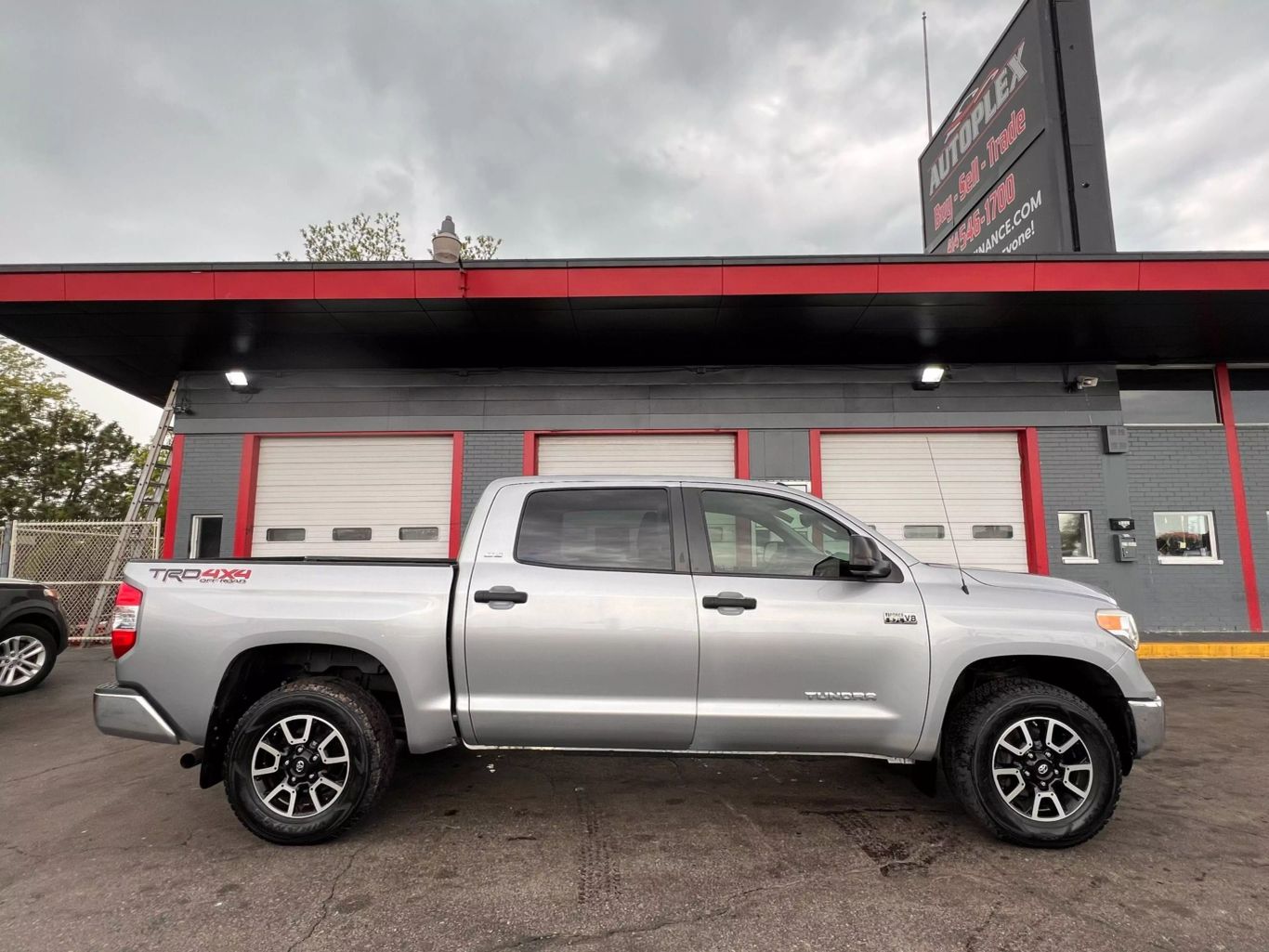 2017 Toyota Tundra Crewmax - Image 1