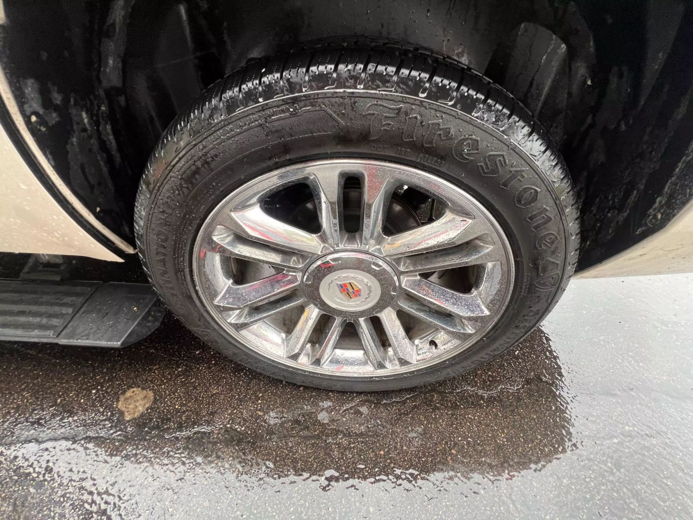 2013 Cadillac Escalade - Image 20
