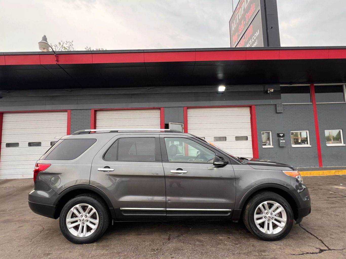 2015 Ford Explorer - Image 1