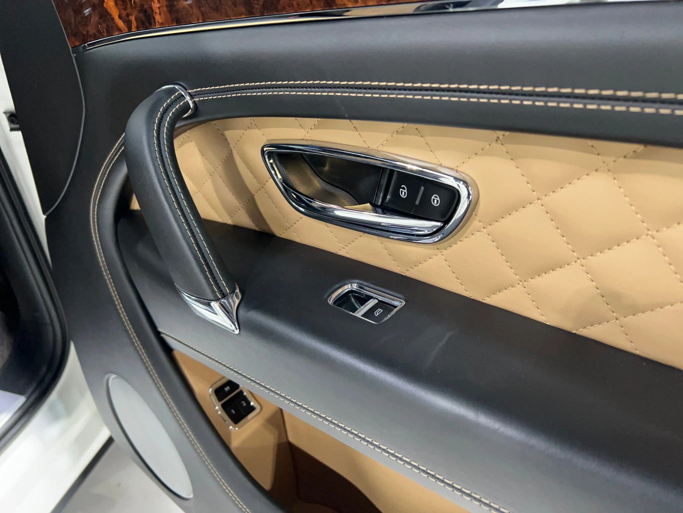 2018 BENTLEY BENTAYGA SEDAN W12, TWIN TURBO, 6.0 LITER W12 SIGNATURE SEDAN 4D