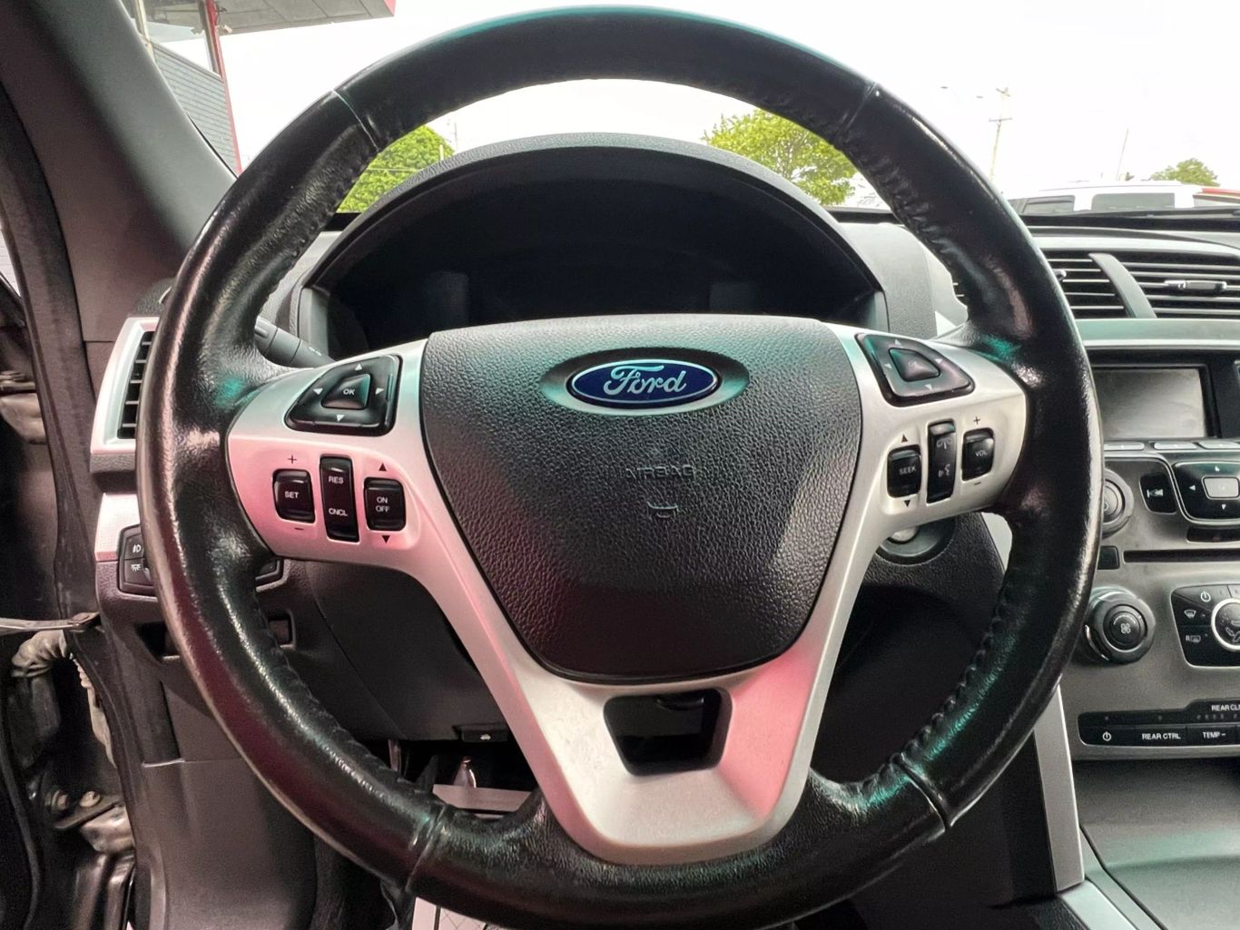 2015 Ford Explorer - Image 15