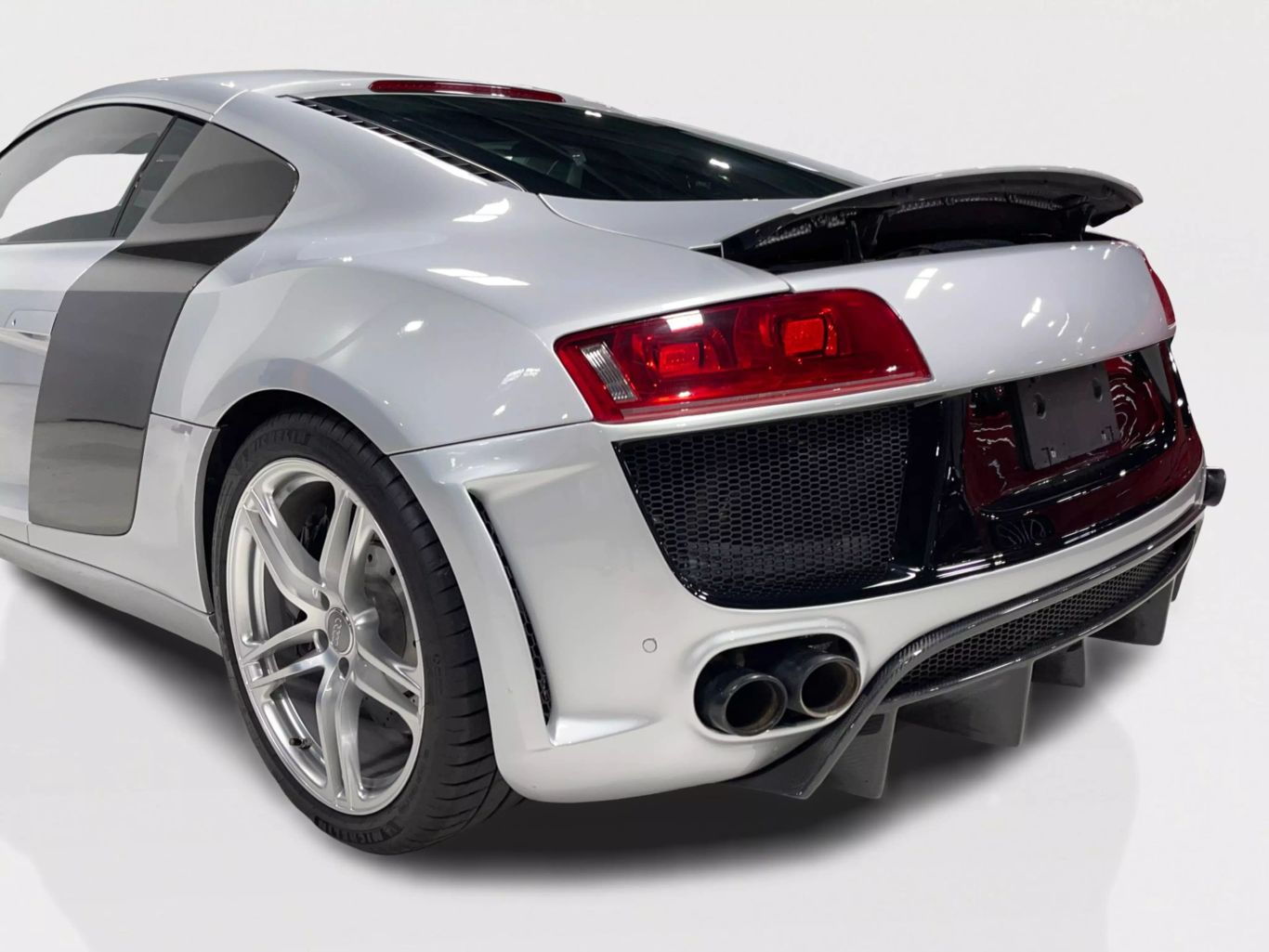 2009 AUDI R8 COUPE V8, 4.2 LITER QUATTRO COUPE 2D
