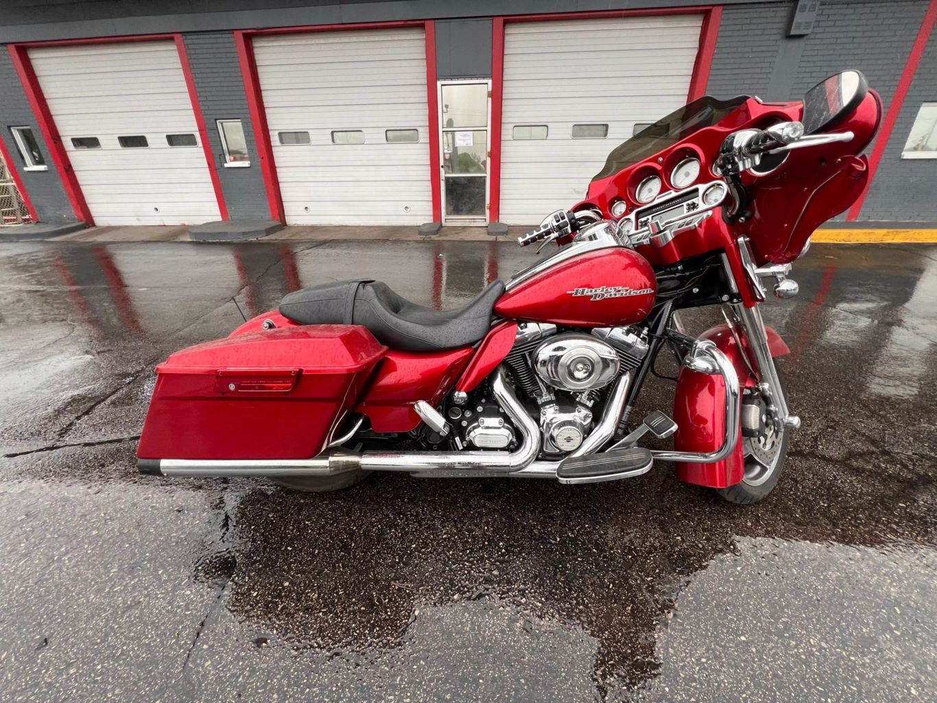 2013 Harley Davidson Glide - Image 1