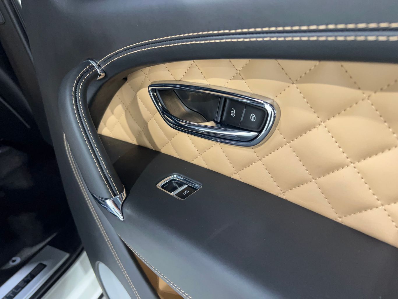 2018 BENTLEY BENTAYGA SEDAN W12, TWIN TURBO, 6.0 LITER W12 SIGNATURE SEDAN 4D