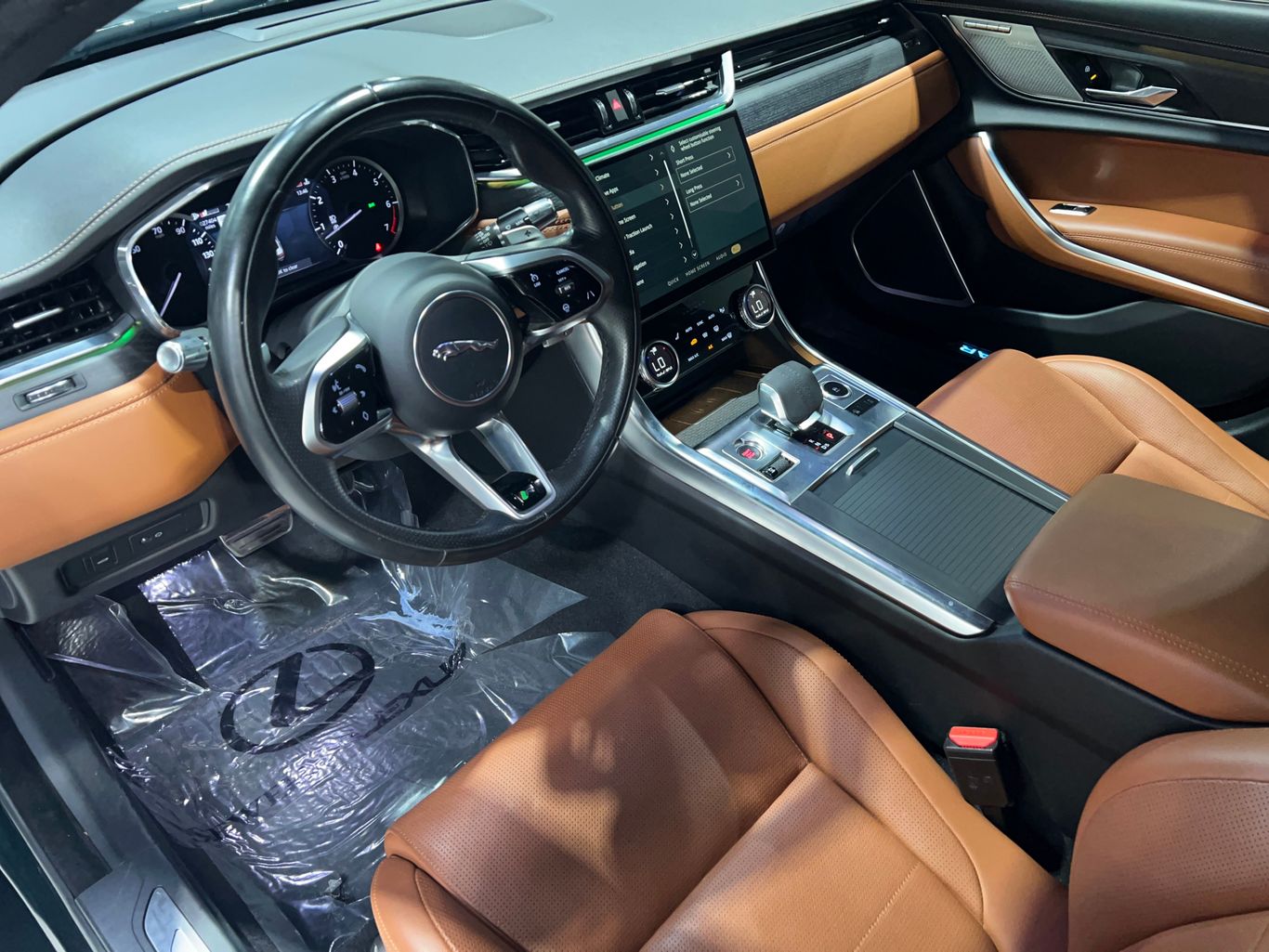 2022 JAGUAR XF SEDAN 4-CYL, TURBO, 2.0 LITER P300 R-DYNAMIC SE SEDAN 4D