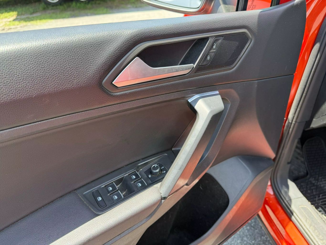 2019 VOLKSWAGEN TIGUAN SUV 4-CYL, TURBO, 2.0 LITER 2.0T SE SPORT UTILITY 4D