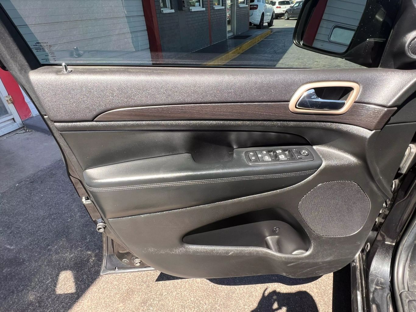 2014 Jeep Grand Cherokee - Image 15