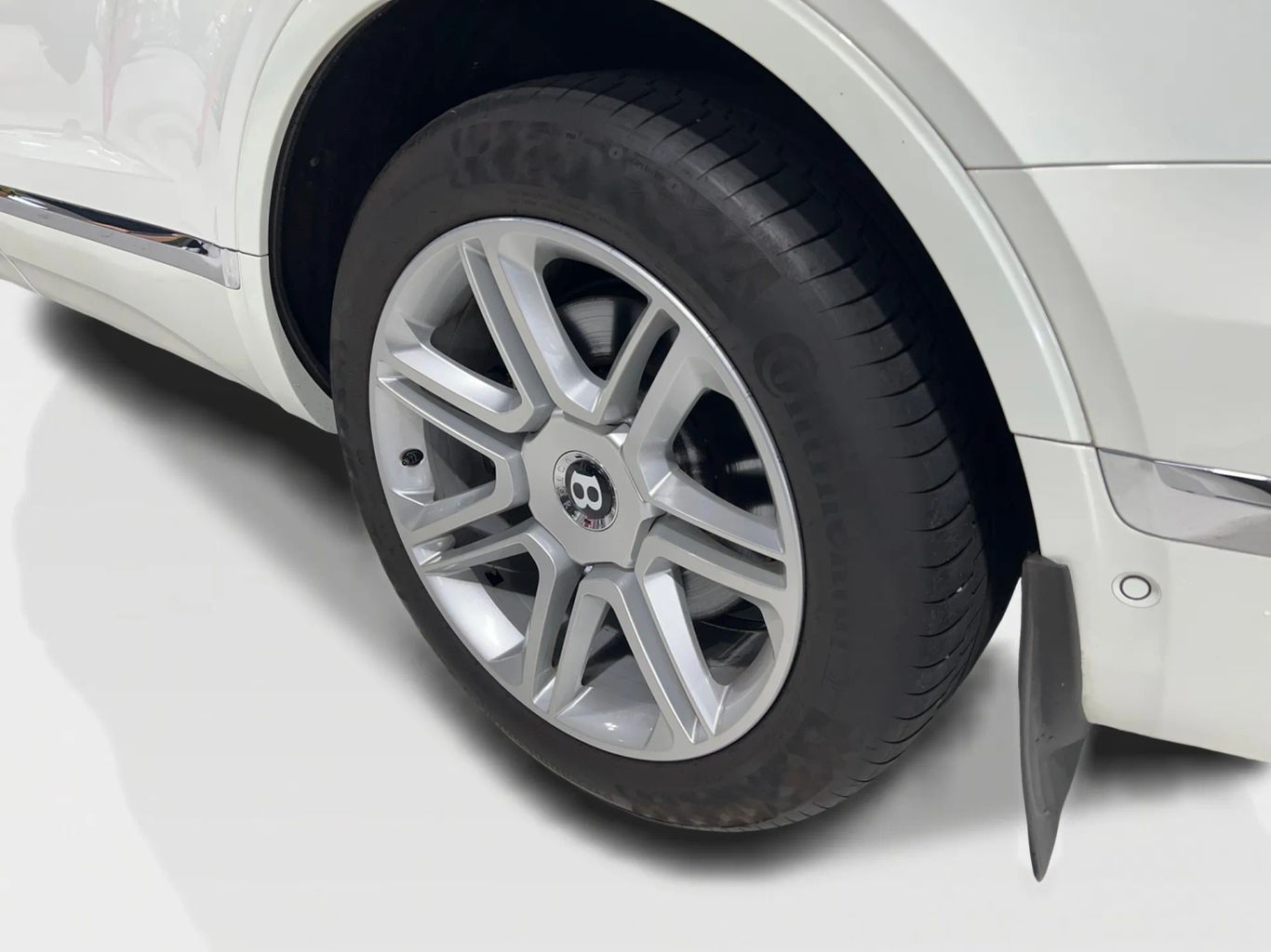 2018 BENTLEY BENTAYGA SEDAN W12, TWIN TURBO, 6.0 LITER W12 SIGNATURE SEDAN 4D