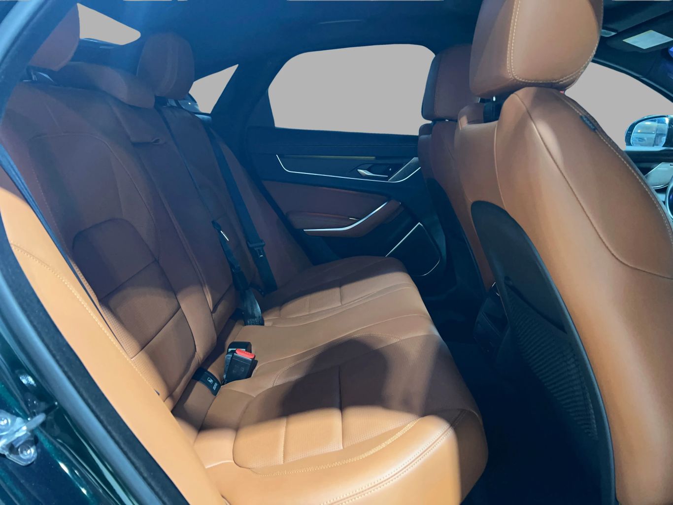2022 JAGUAR XF SEDAN 4-CYL, TURBO, 2.0 LITER P300 R-DYNAMIC SE SEDAN 4D