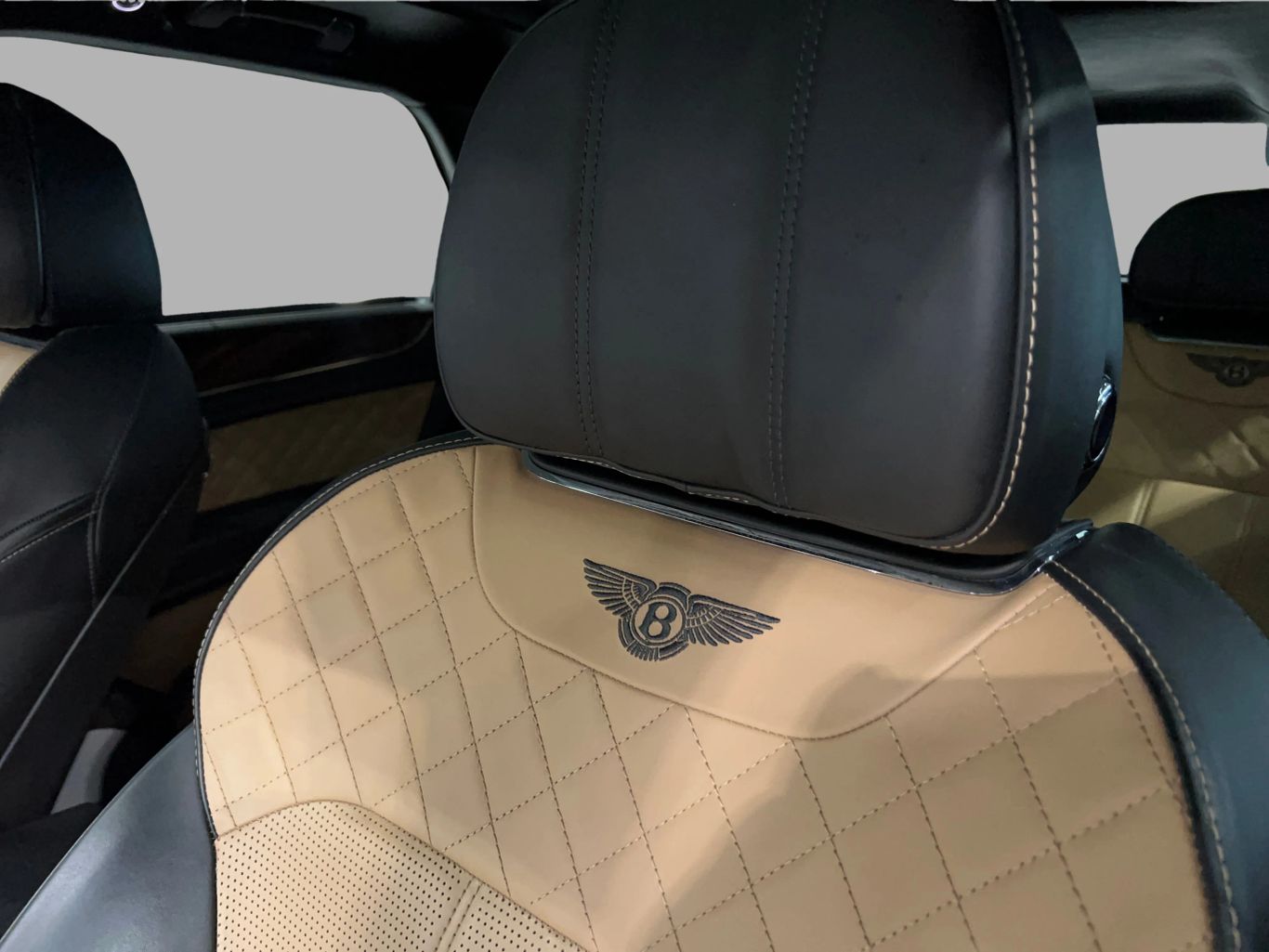 2018 BENTLEY BENTAYGA SEDAN W12, TWIN TURBO, 6.0 LITER W12 SIGNATURE SEDAN 4D