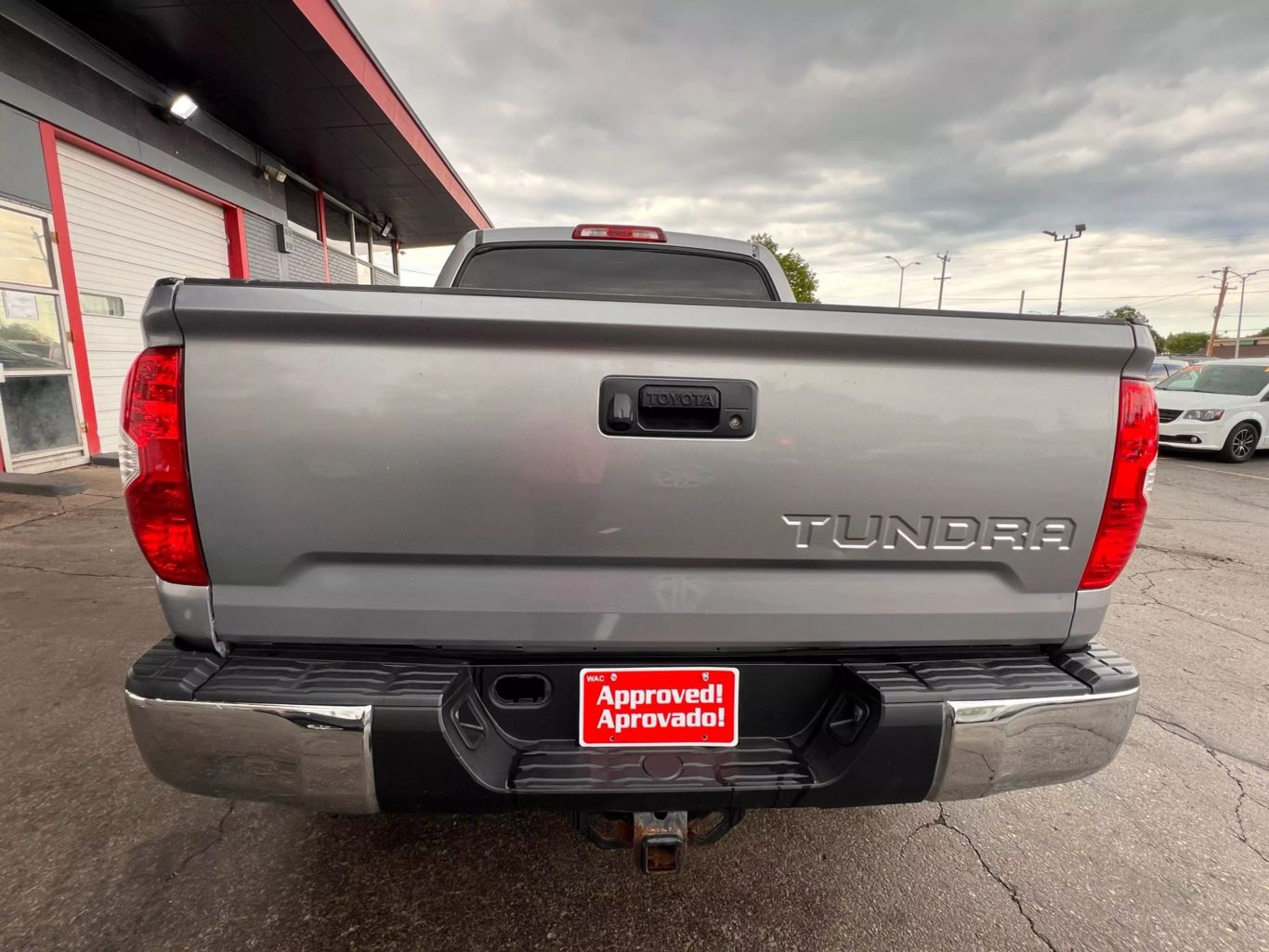 2017 Toyota Tundra Crewmax - Image 9