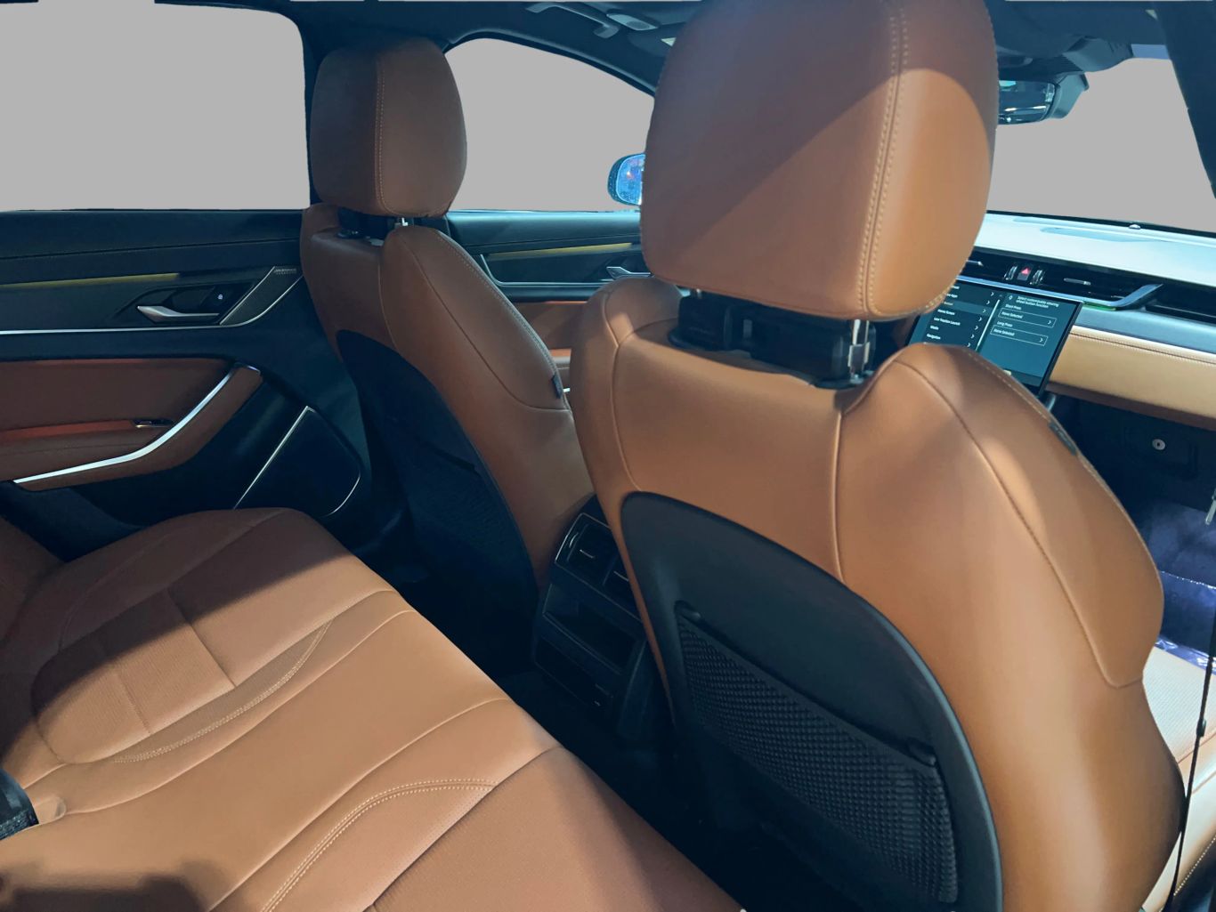 2022 JAGUAR XF SEDAN 4-CYL, TURBO, 2.0 LITER P300 R-DYNAMIC SE SEDAN 4D