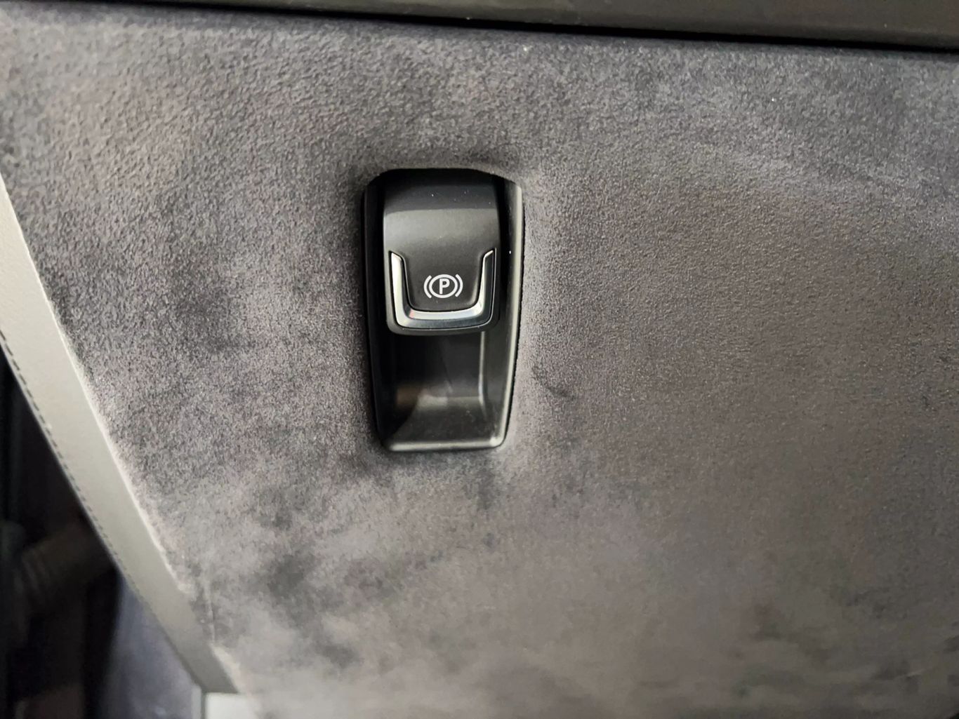 2018 CADILLAC ESCALADE SUV V8, 6.2 LITER PLATINUM SPORT UTILITY 4D