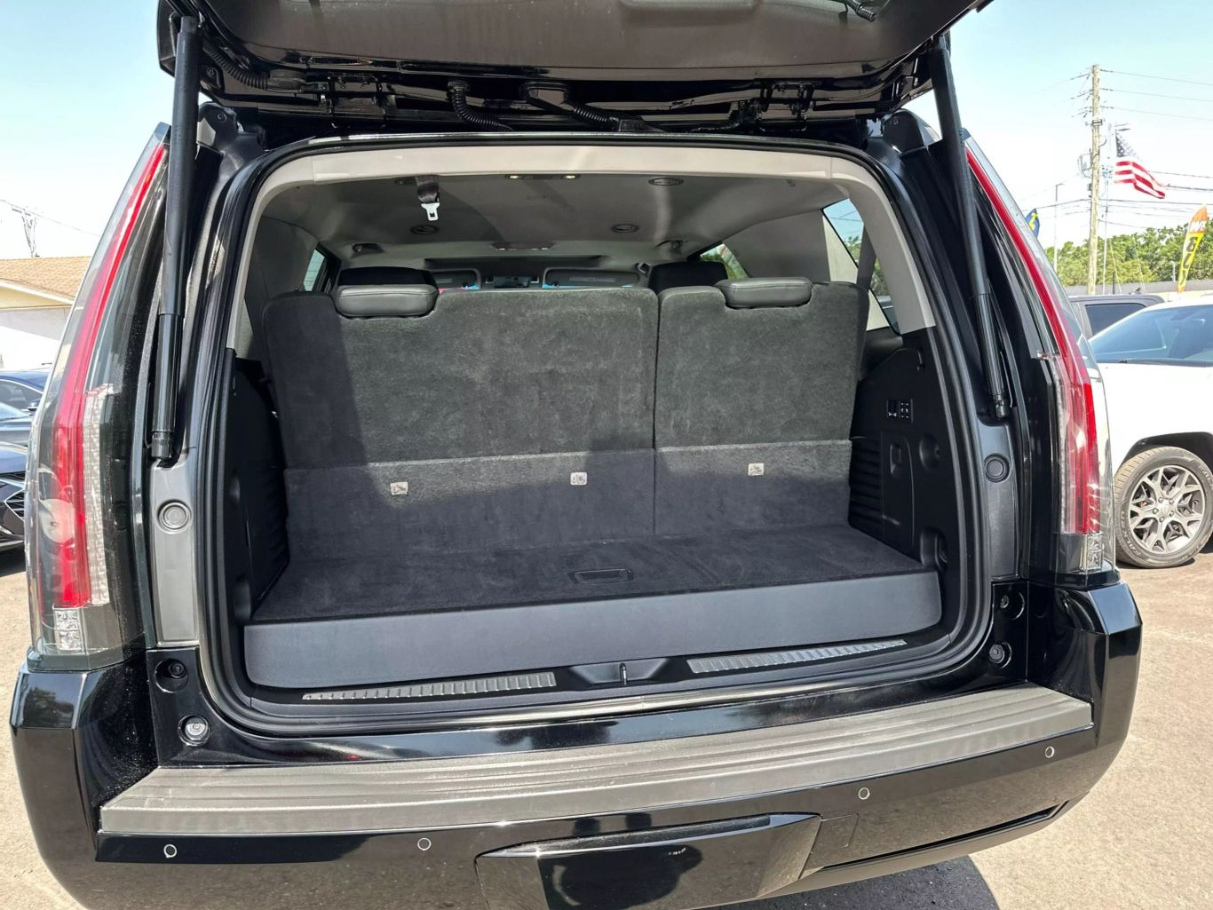 2017 CADILLAC ESCALADE SUV V8, 6.2 LITER LUXURY SPORT UTILITY 4D - Tampa Motor Cars