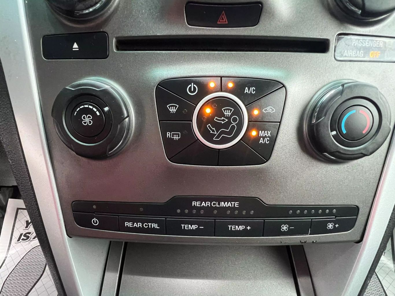2015 Ford Explorer - Image 17