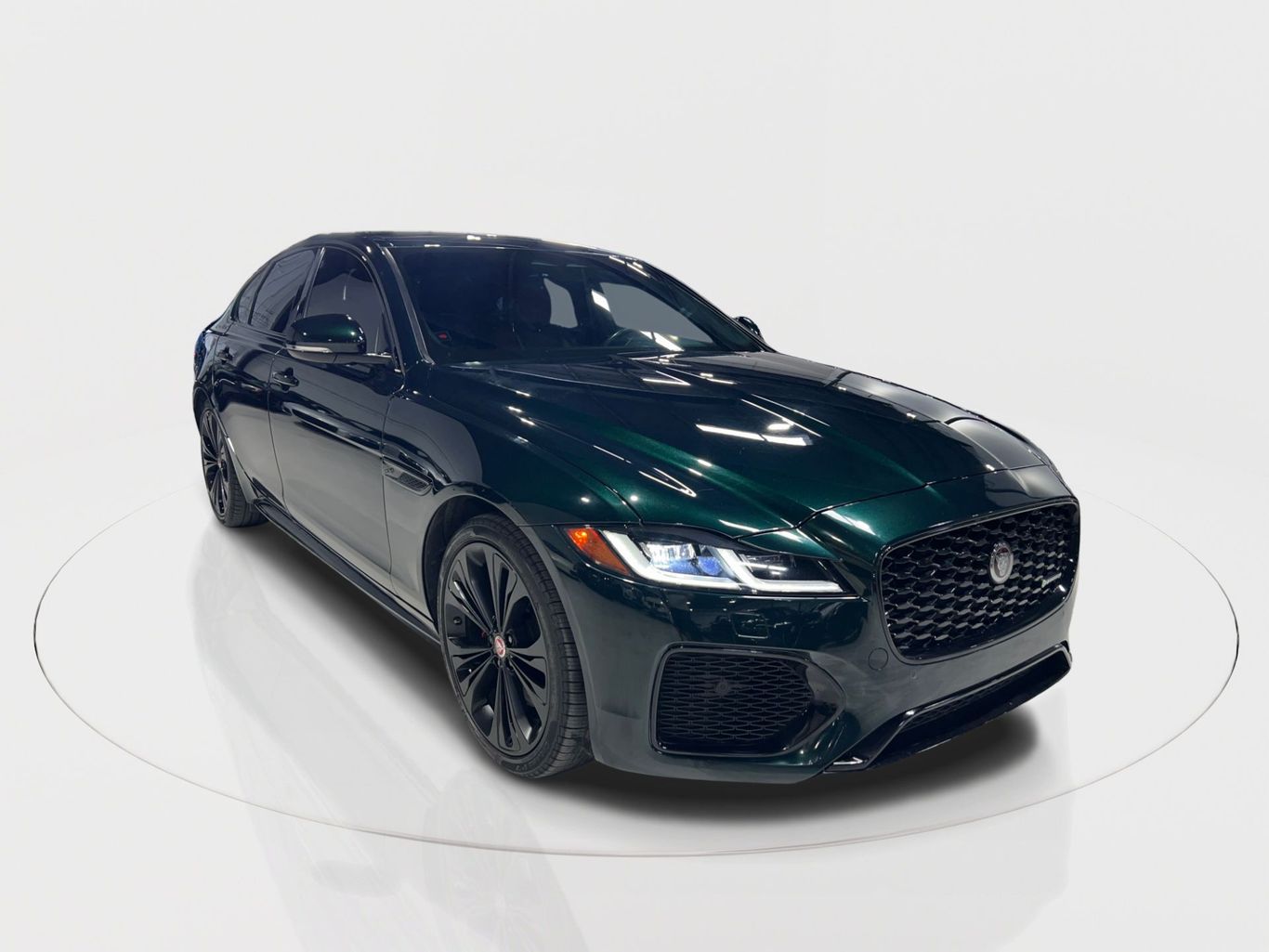 2022 JAGUAR XF SEDAN 4-CYL, TURBO, 2.0 LITER P300 R-DYNAMIC SE SEDAN 4D
