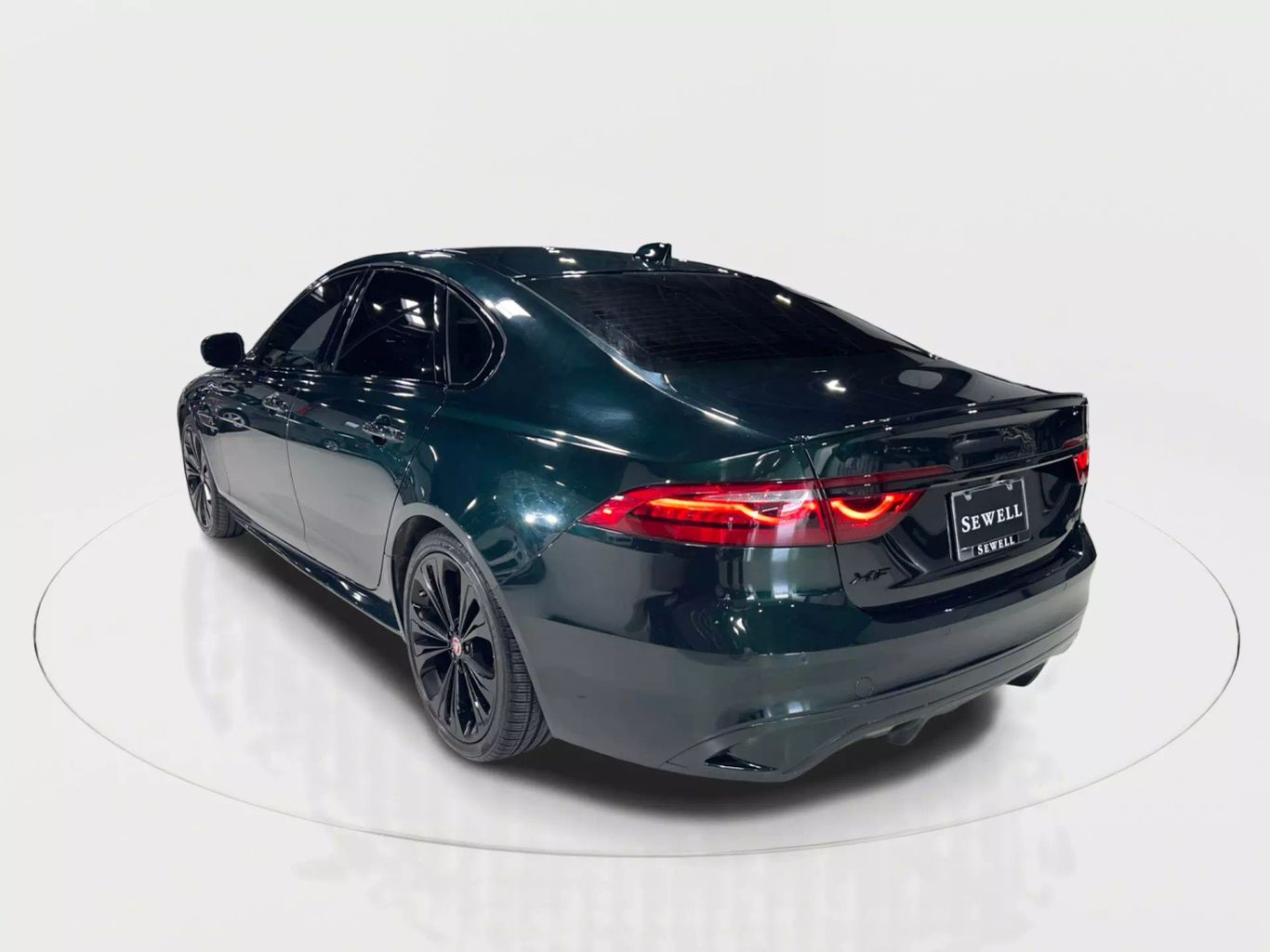 2022 JAGUAR XF SEDAN 4-CYL, TURBO, 2.0 LITER P300 R-DYNAMIC SE SEDAN 4D