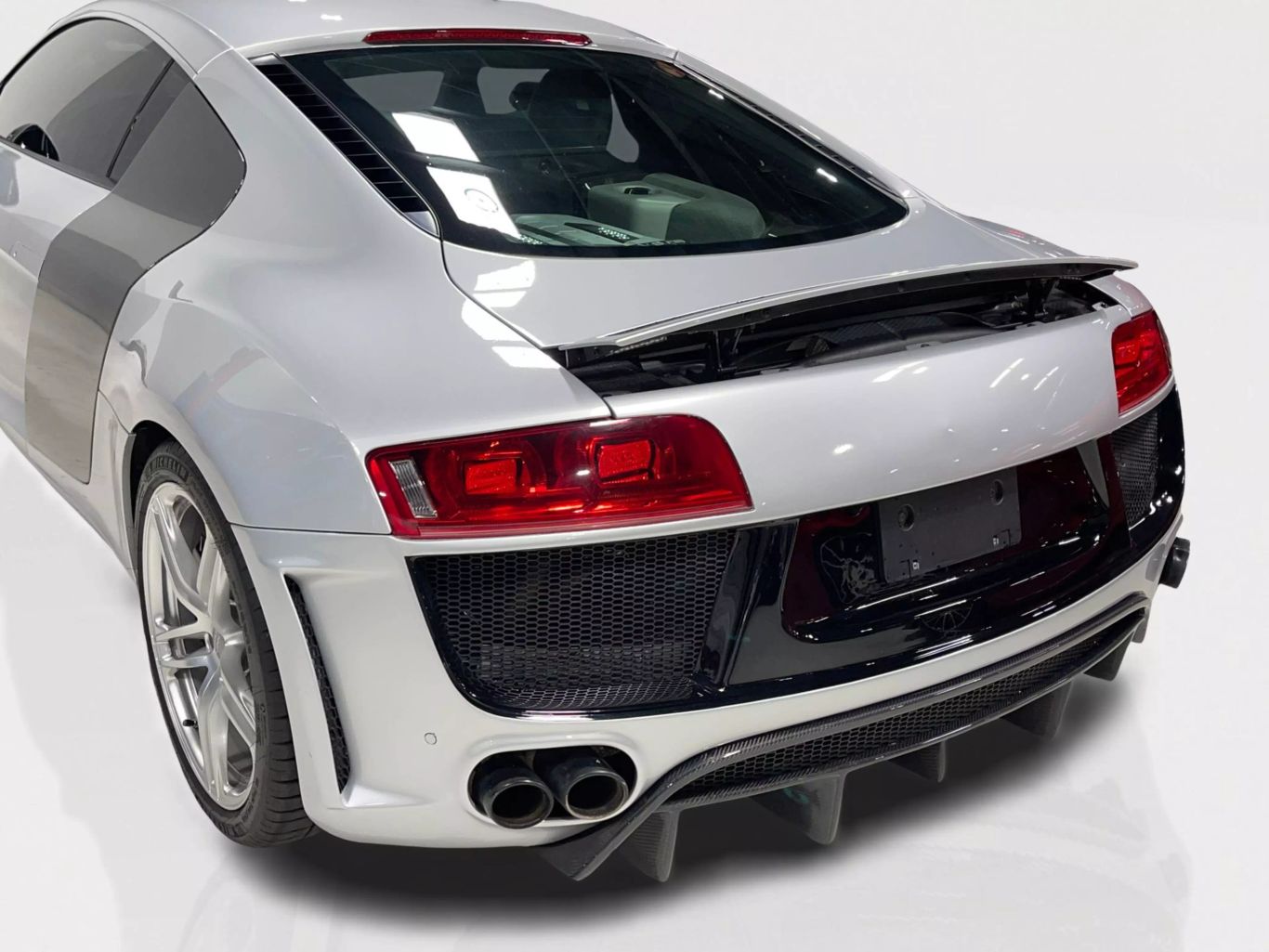 2009 AUDI R8 COUPE V8, 4.2 LITER QUATTRO COUPE 2D