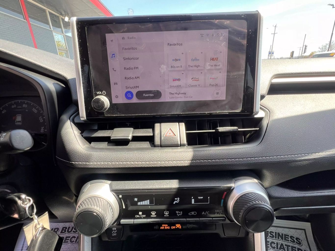 2023 Toyota Rav4 - Image 18