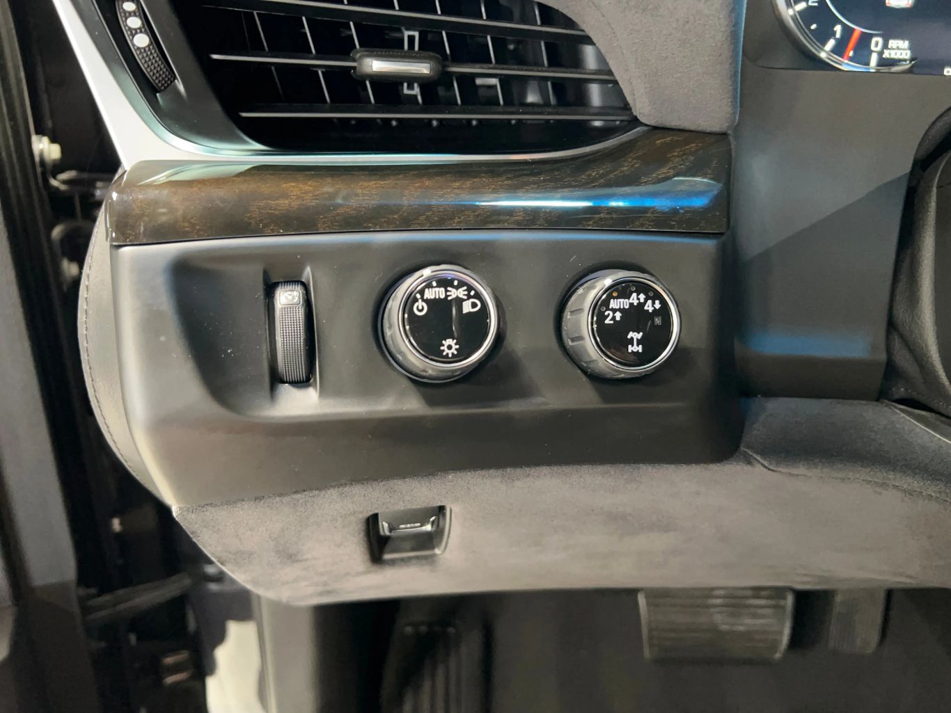 2018 CADILLAC ESCALADE SUV V8, 6.2 LITER PLATINUM SPORT UTILITY 4D