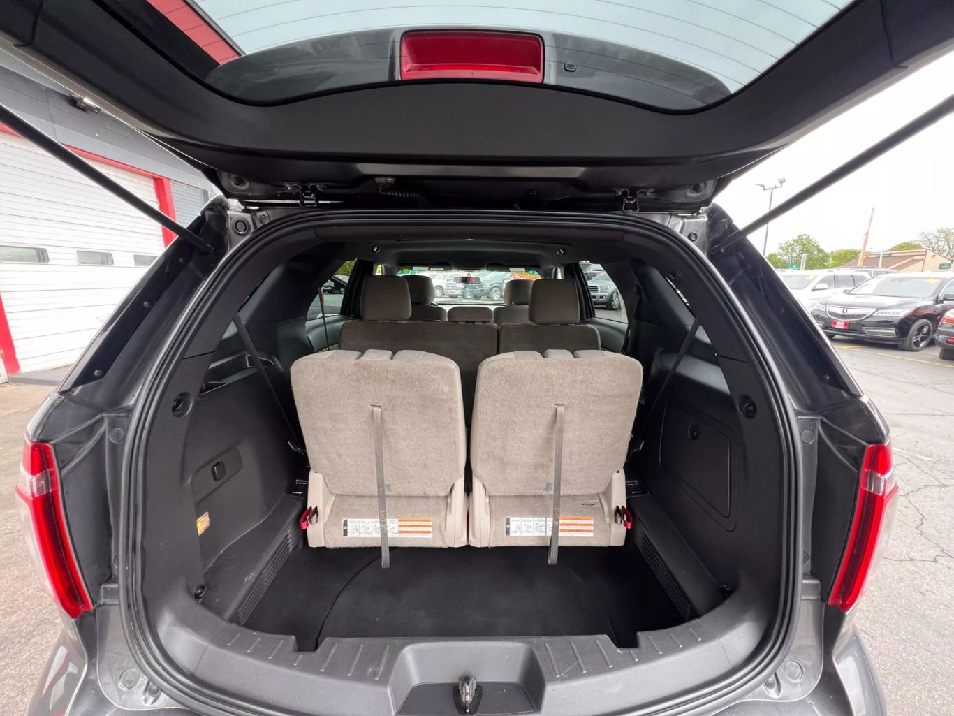 2015 Ford Explorer - Image 12