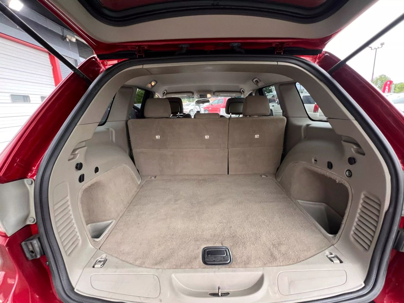 2011 Jeep Grand Cherokee - Image 13