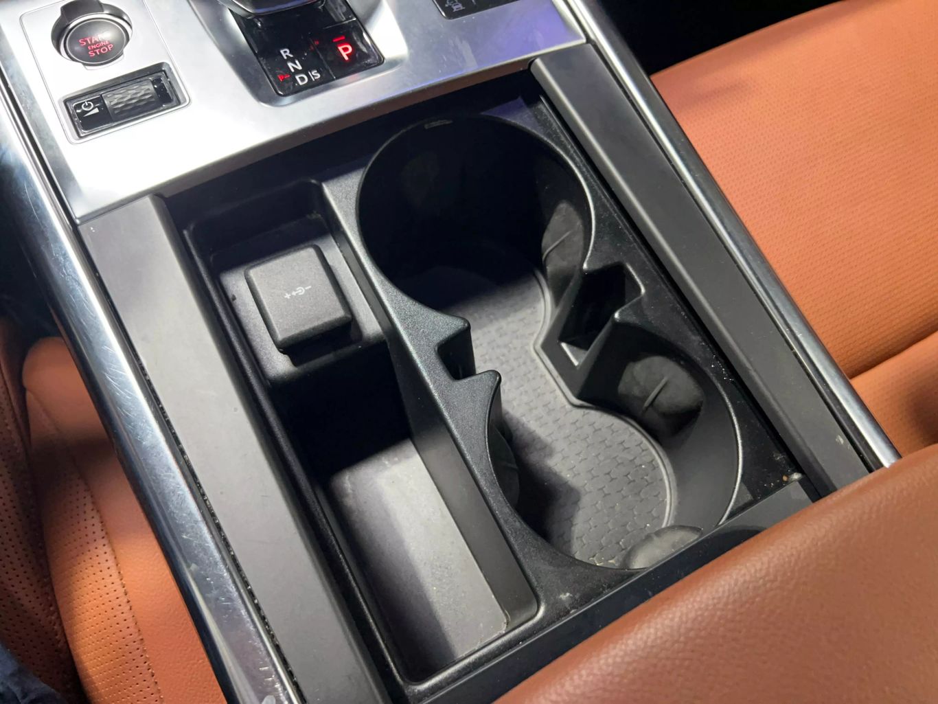 2022 JAGUAR XF SEDAN 4-CYL, TURBO, 2.0 LITER P300 R-DYNAMIC SE SEDAN 4D