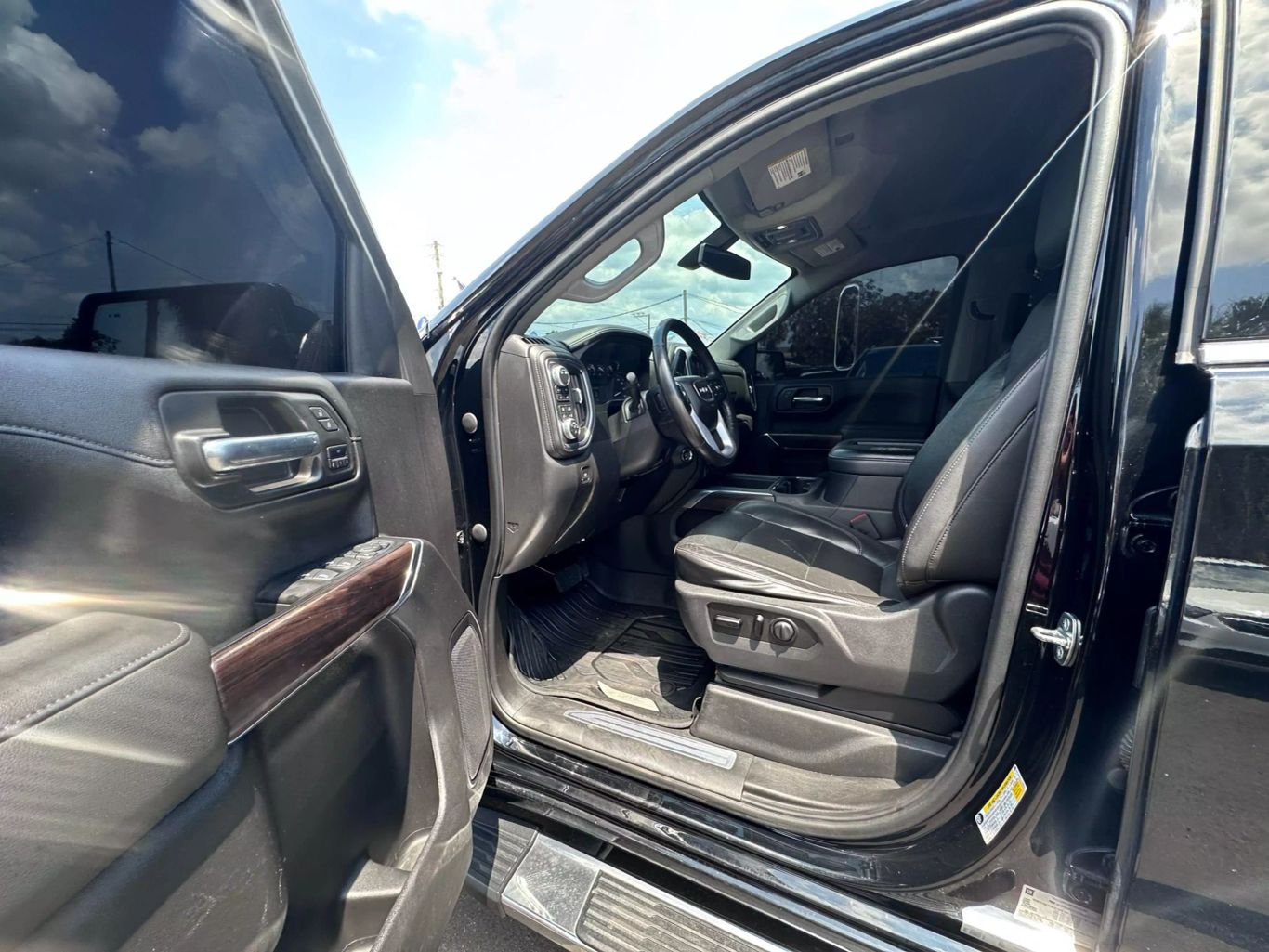 2020 GMC SIERRA 1500 CREW CAB PICKUP V8, ECOTEC3, DFM, 5.3 LITER SLT PICKUP 4D 5 3/4 FT - Tampa Motor Cars