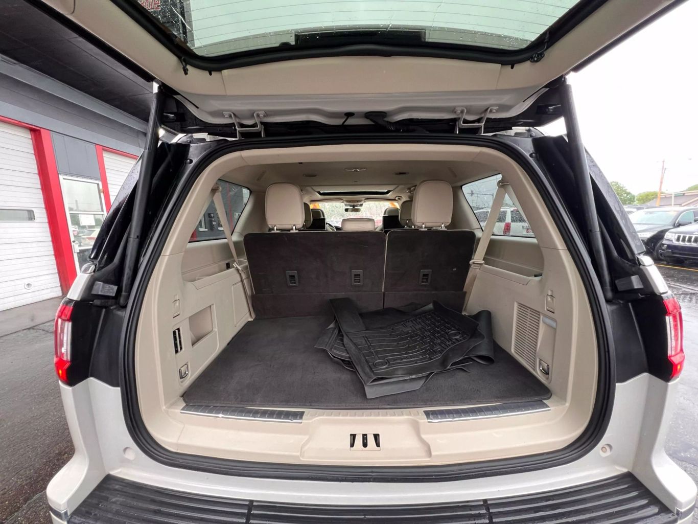 2019 Lincoln Navigator L - Image 14