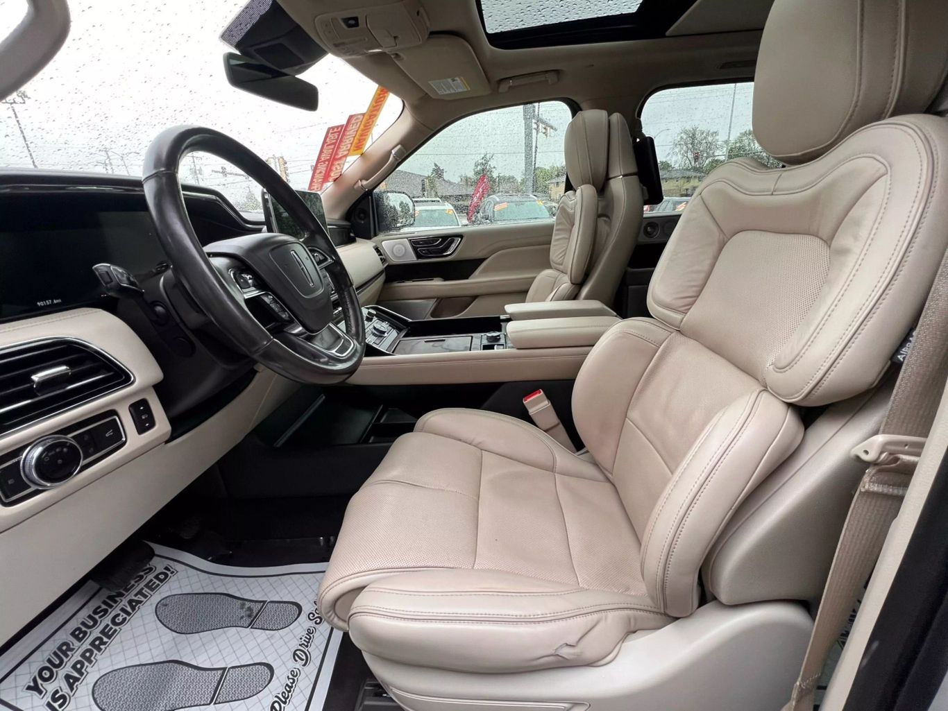 2019 Lincoln Navigator L - Image 11