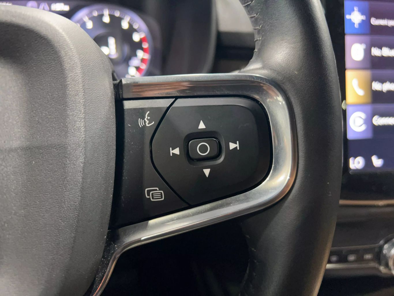 2019 VOLVO XC40 SUV 4-CYL, DRIVE-E, TURBO, 2.0 LITER T5 INSCRIPTION SPORT UTILITY 4D