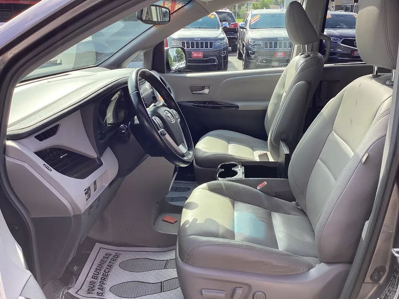 2015 Toyota Sienna - Image 11