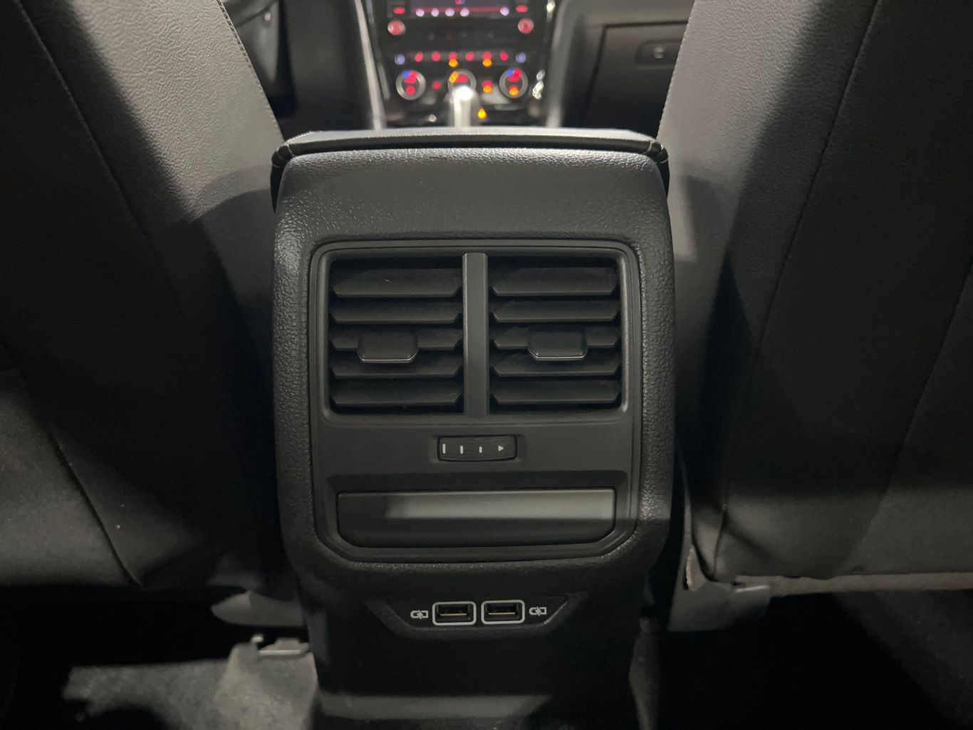 2020 VOLKSWAGEN PASSAT SEDAN 4-CYL, TURBO, 2.0 LITER R-LINE SEDAN 4D