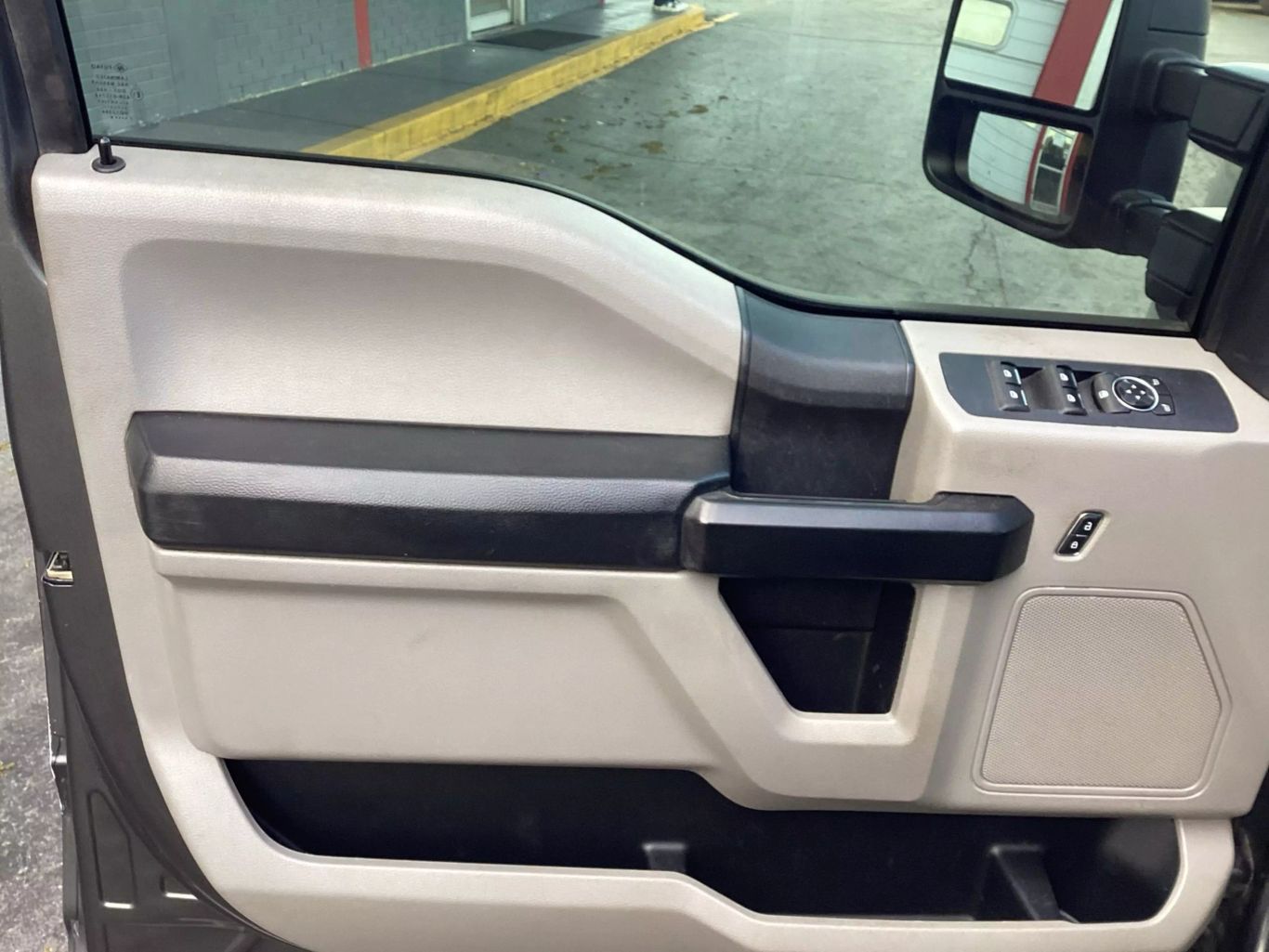 2019 Ford F350 Super Duty Crew Cab - Image 14